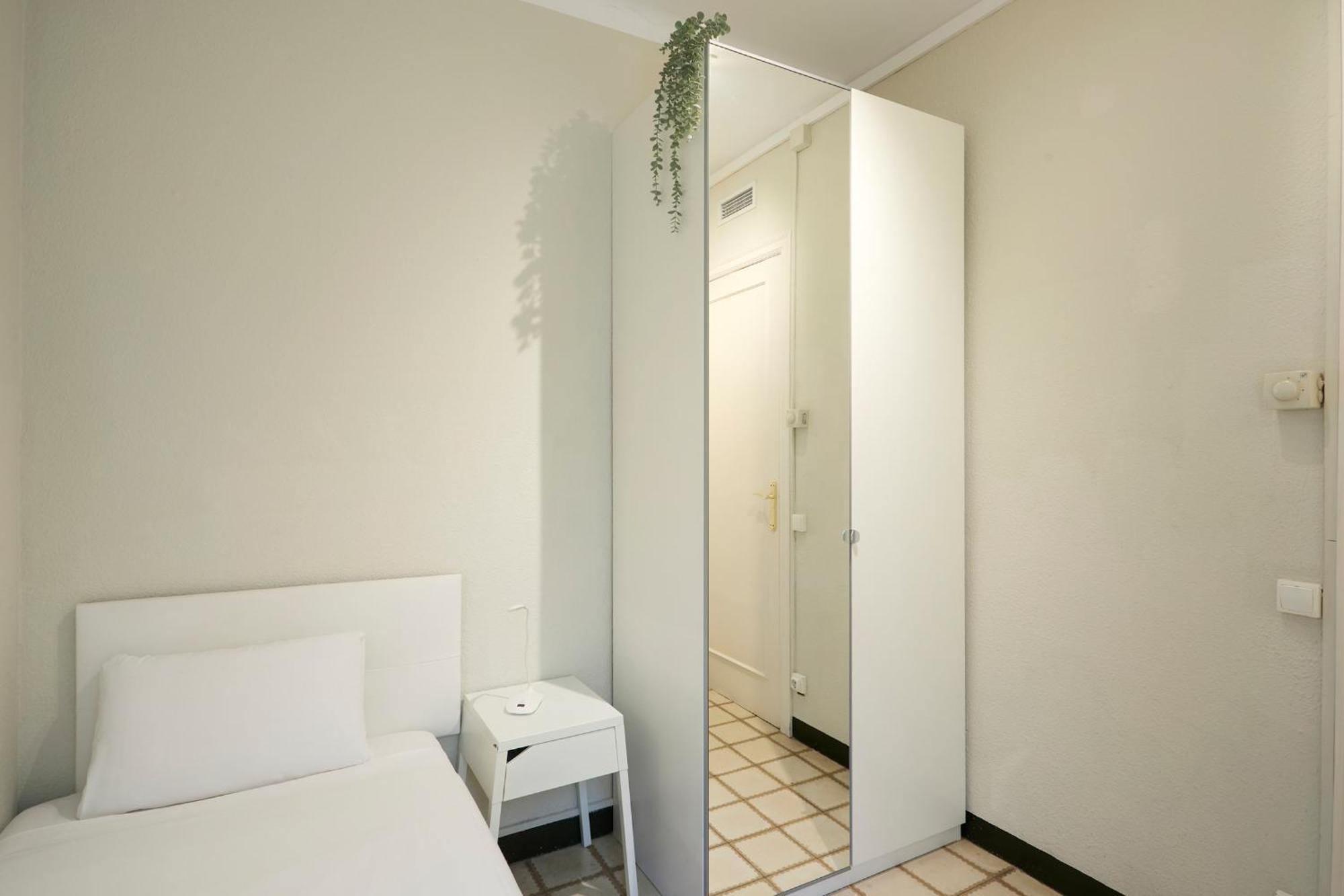 63Par1016- Sunny Apartment In Paralel 巴塞罗那 外观 照片