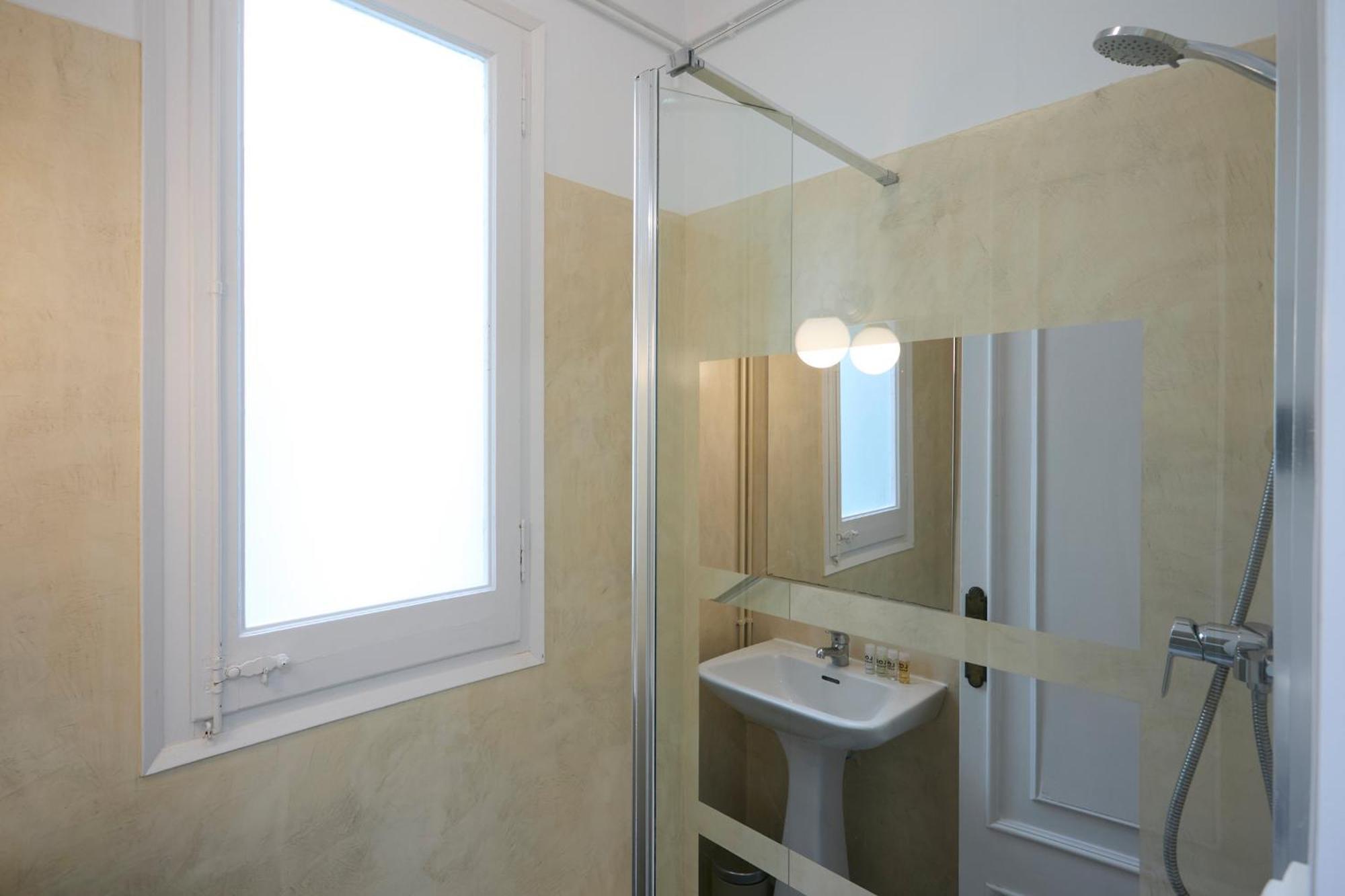 63Par1016- Sunny Apartment In Paralel 巴塞罗那 外观 照片